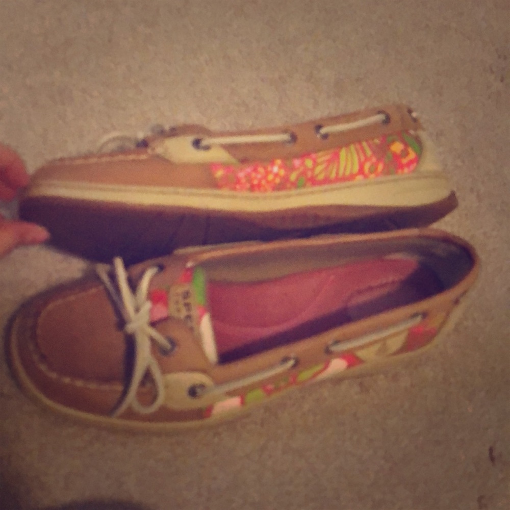 Sperry 7.5 floral pink/tan boat shoe.